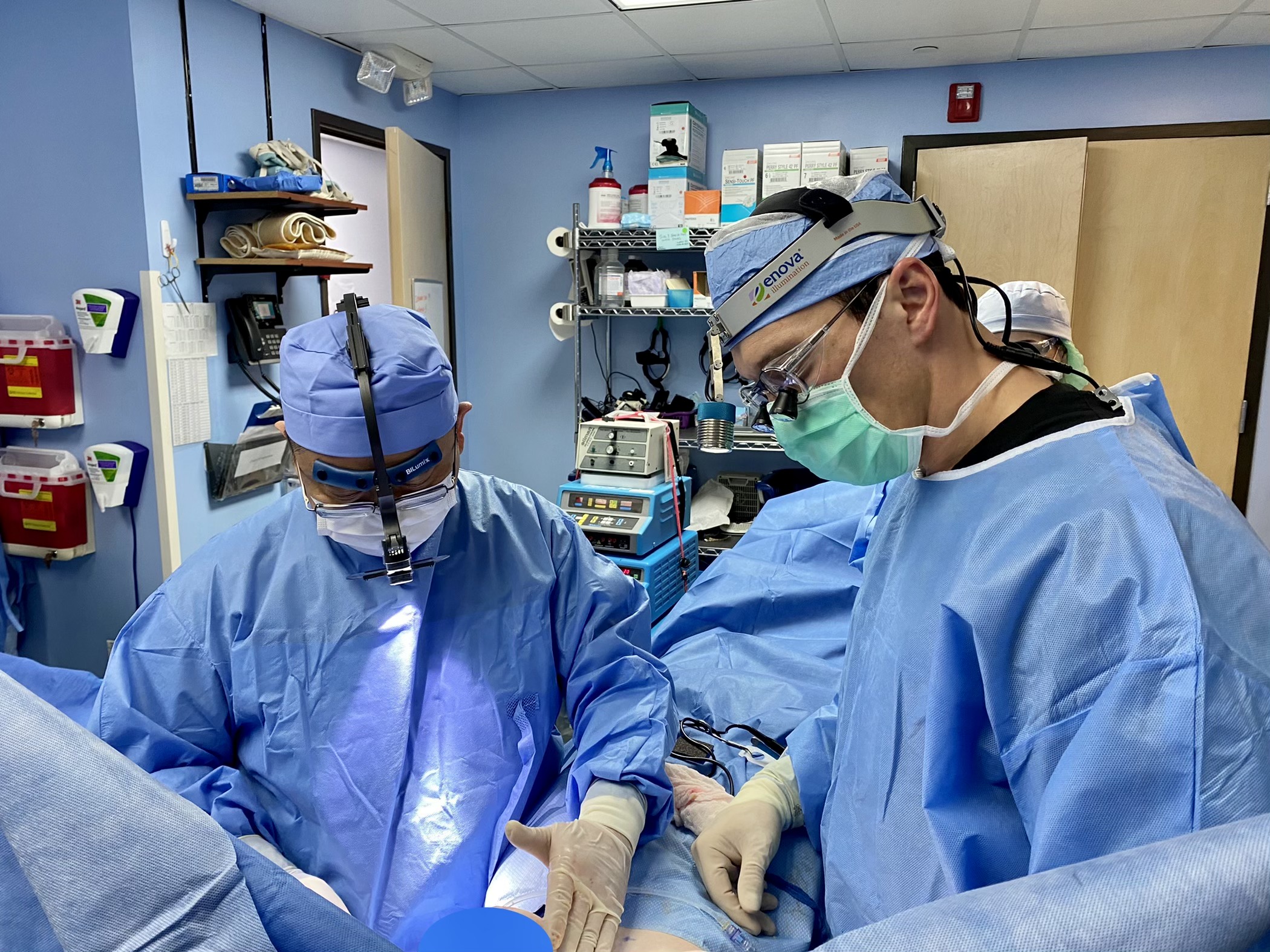 Dr Cyr and Dr Hah at Surgery